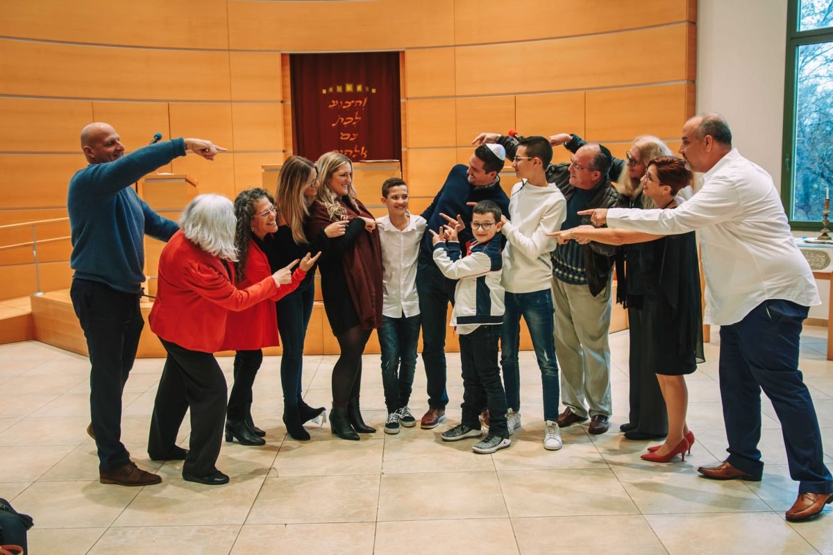 מגנטים לבר מצווה בבית כנסת דרכי נועם