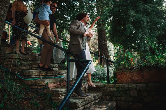 יורדים אל החופה