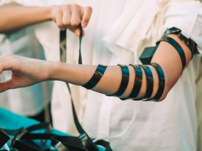 הנחת תפילין לבר מצווה ועליה לתורה – מניחים נכון