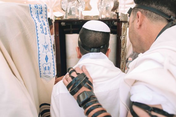 קריאה בתורה | טקס עליה לתורה המופק בכותל