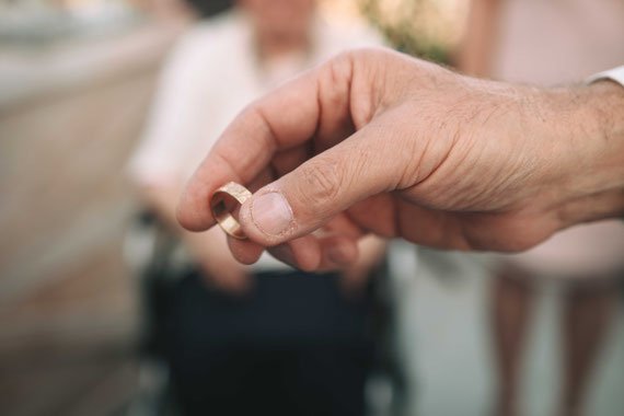 הטבעת בחופה | צילום חתונה במרפסת הבית בירושלים