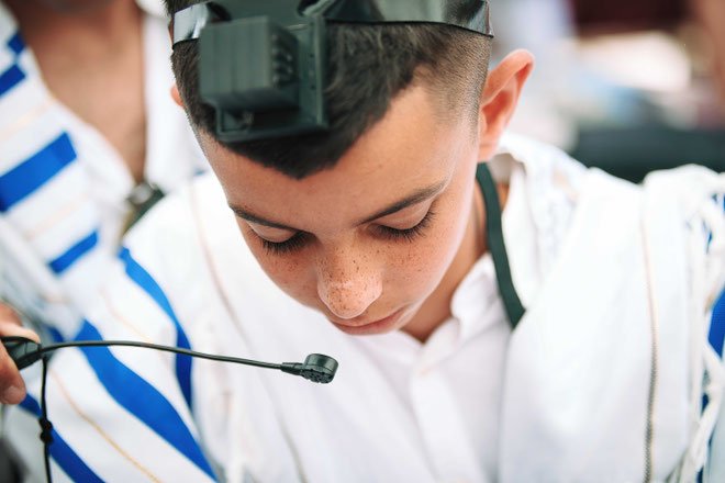 קריאה בתורה בעליה לתורה בכותל בעזרת מדונה