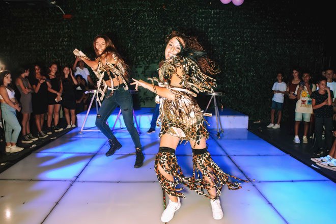 תא צילום לא יחליף צילום אמיתי לבת מצווש במועדון