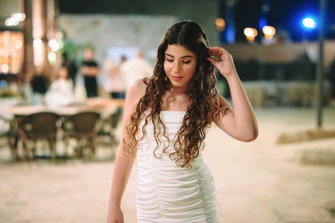 צילומי כלת בת המצווה במרפסת המסעדה