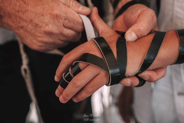 הנחת תפילין לפני הטקס