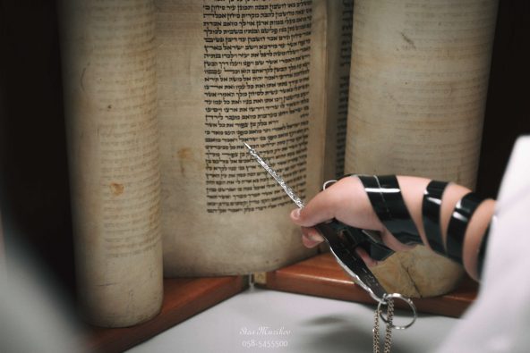 צילום רגע חשוב - קריאה בספר התורה