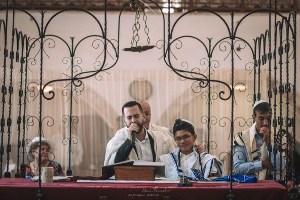 עליה לתורה בבית כנסת מפואר