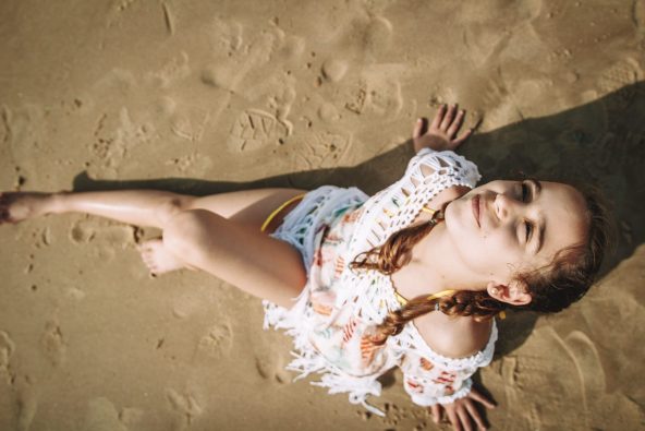 חוף חול ומצלמה - בוק בים