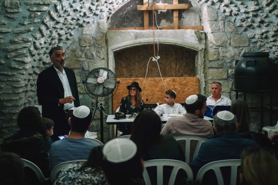 סיור במנהרות הכותל | סופר סתם