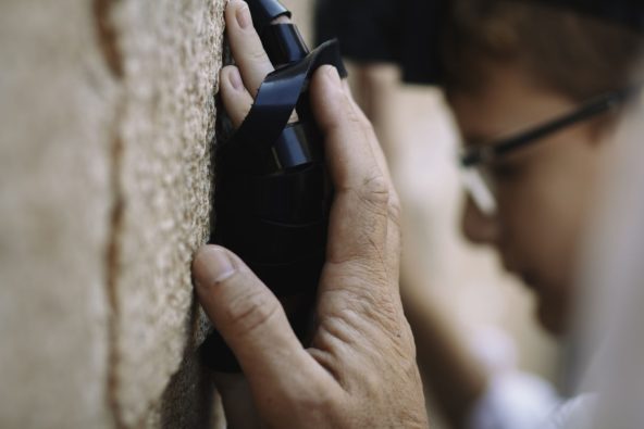 תפילה של גברים - הפקת בר מצווה בכותל