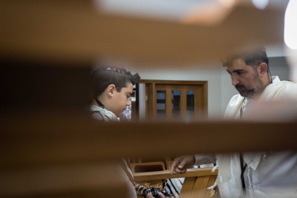 צילום בר מצווה בבית כנסת
