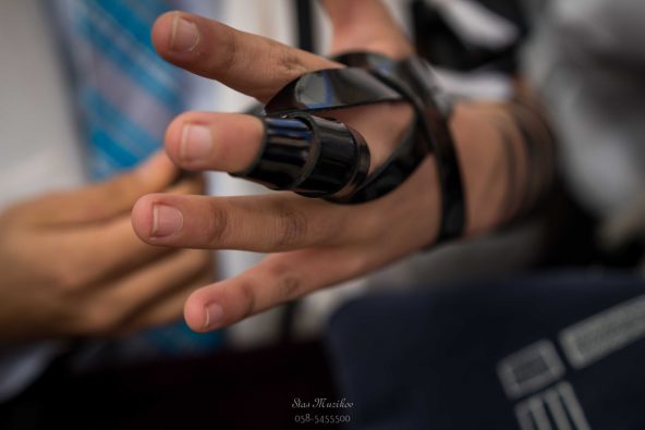 זוויות שמספרות סיפור - הנחת תפילין