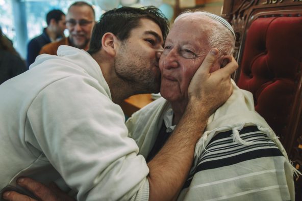 הנשיקה במסעדה - צלם לברית סטאס מוזיקוב