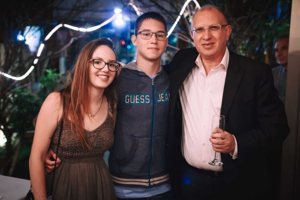 כל החברים שלך - צלם ליום הולדת במסעדה