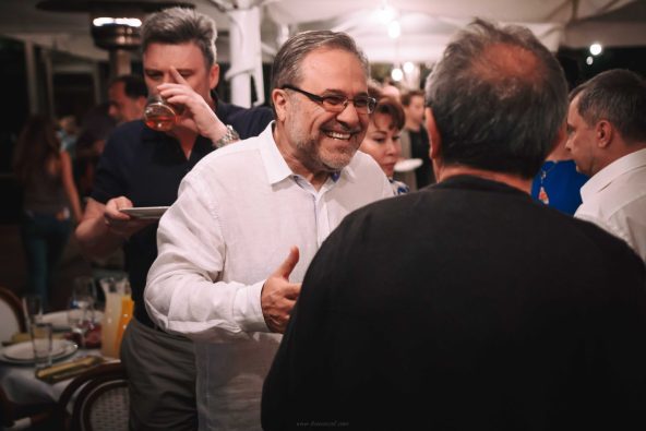 איז כיף לראות אותך - צלם ליום הולדת במסעדה